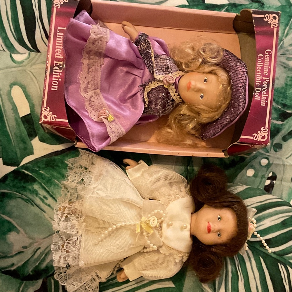 2 Porcelain Collectible Dolls Set - Purple and White.